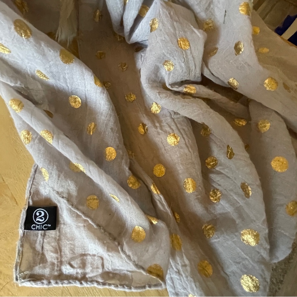 2 Chic oversized scarf in dove grey with shimmering gold metallic spots